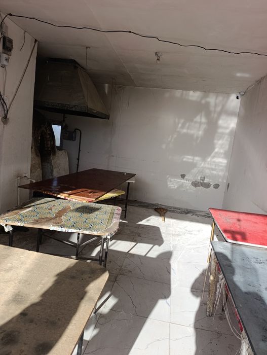 Vobkent tumani M37 yo'lida  joylashgan Savdo do'koni, nonvoyxona, padv