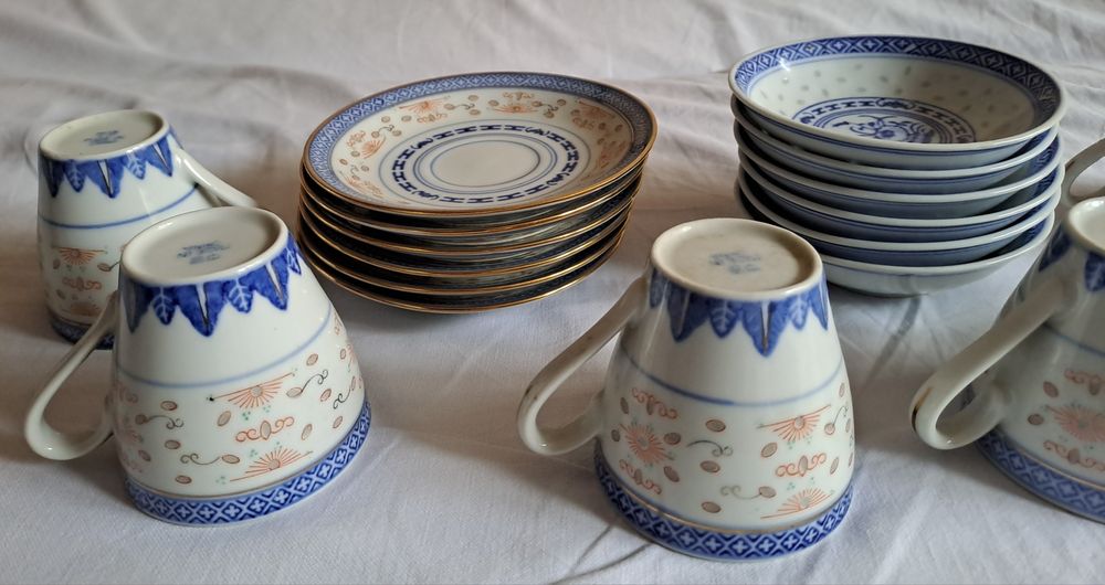 Set 12 farfuri cu set 6 cani de servit cafeaua