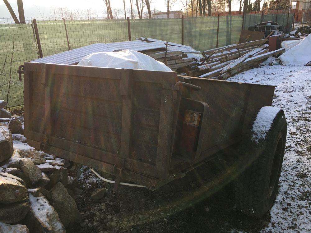 Vand remorca pentru tractor.