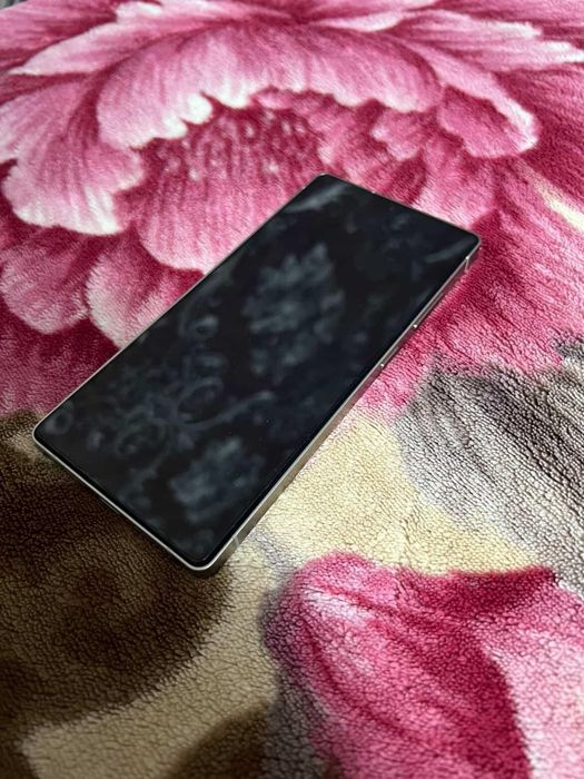 Продаётся Samsung S25 ultra 256 gb