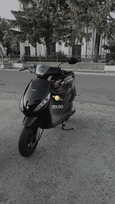 Vând piaggio zip
