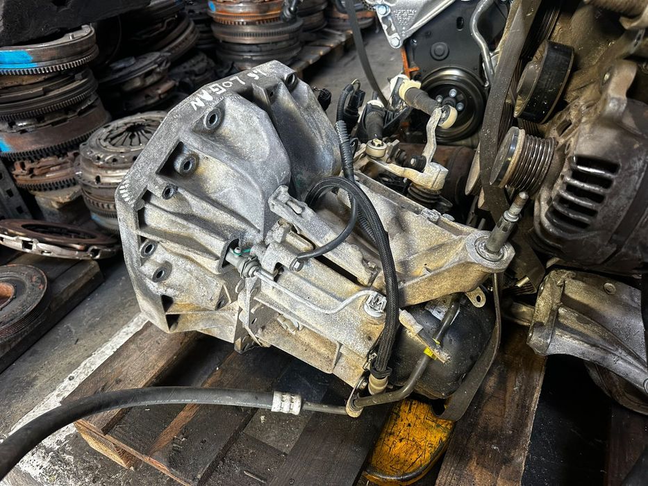 Cutie viteze Dacia logan 1.6 MPI