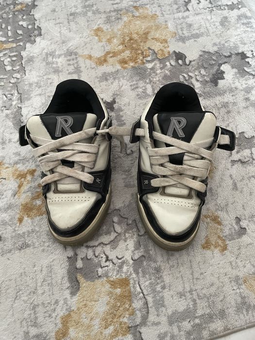 Adidasi Represent au foet putrate de 4 5 ori