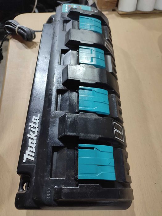Makita DC18SF 18V 4 slots incarcator statie charger baterie acumulator