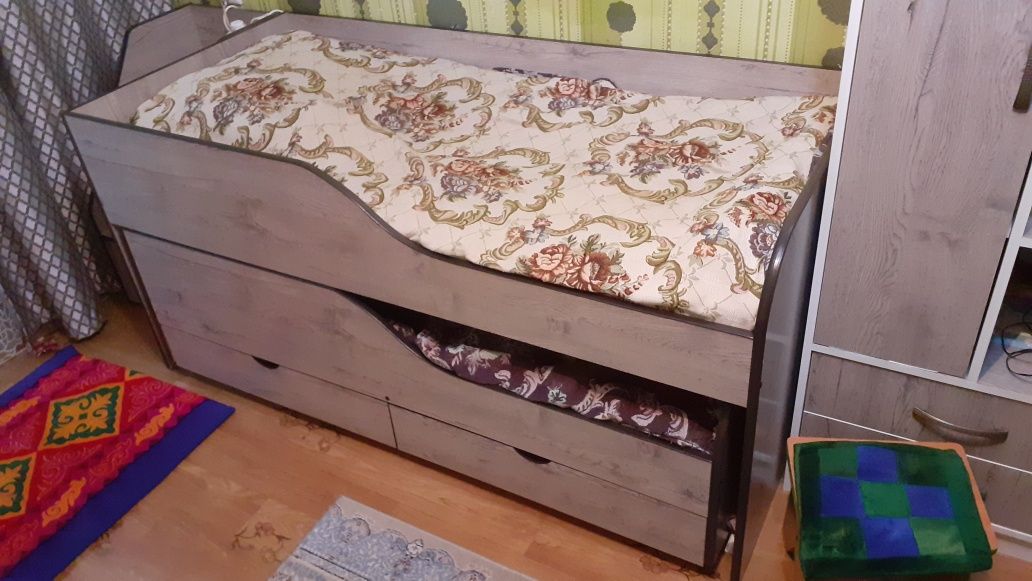 Продам двухяростную кровать