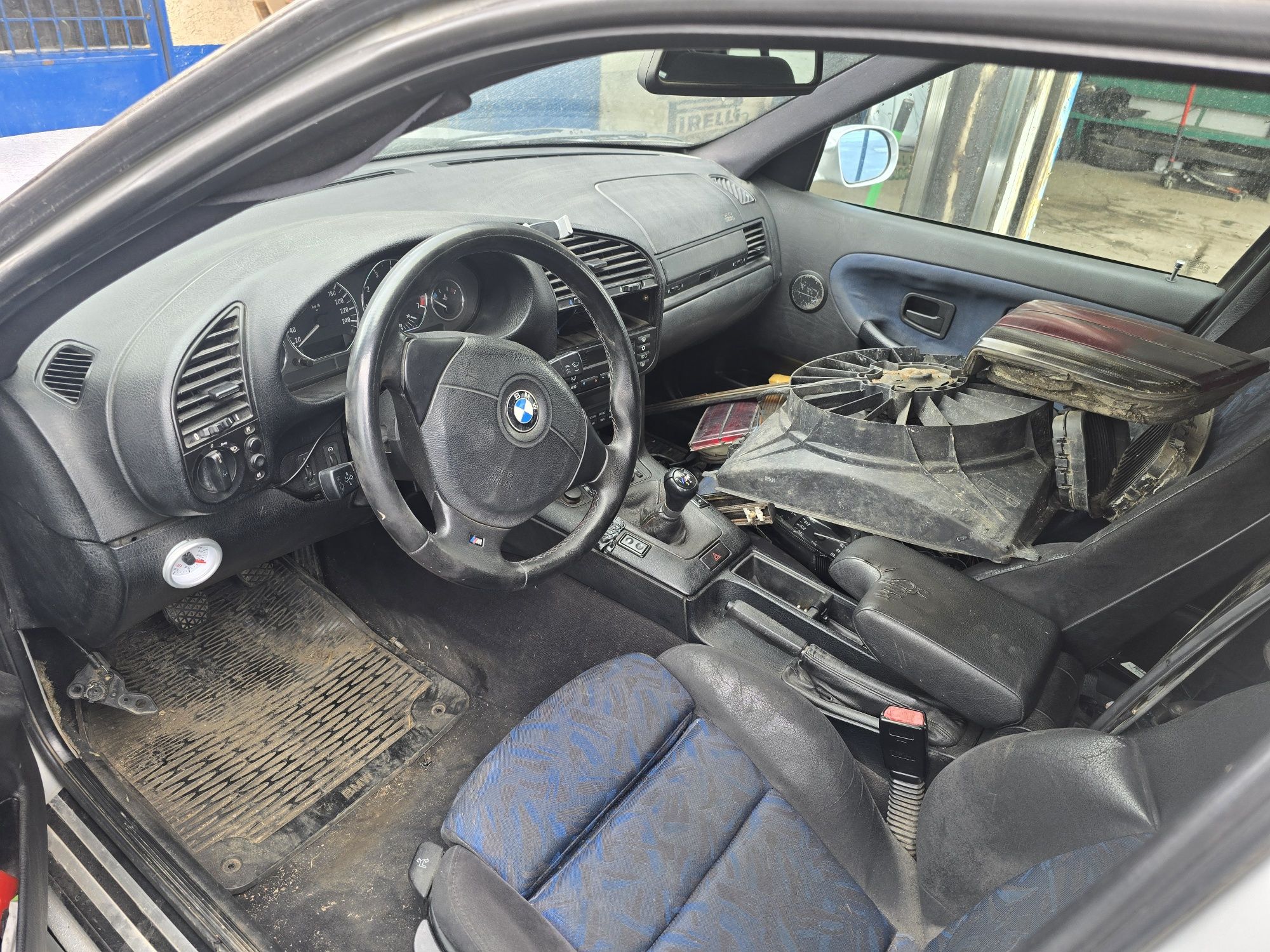 Bmw E36 6 цилиндъра  2750 кубика