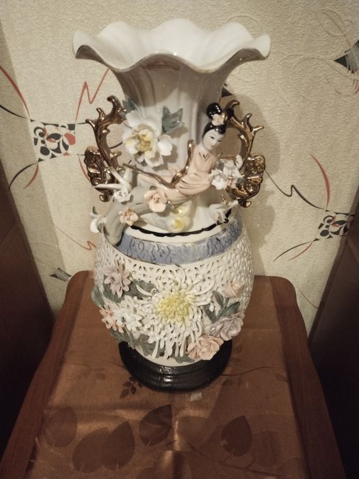 Красивая вещь. Возможна отправка почтой.