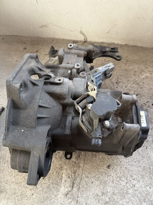 Коробка Passat b3 1.8