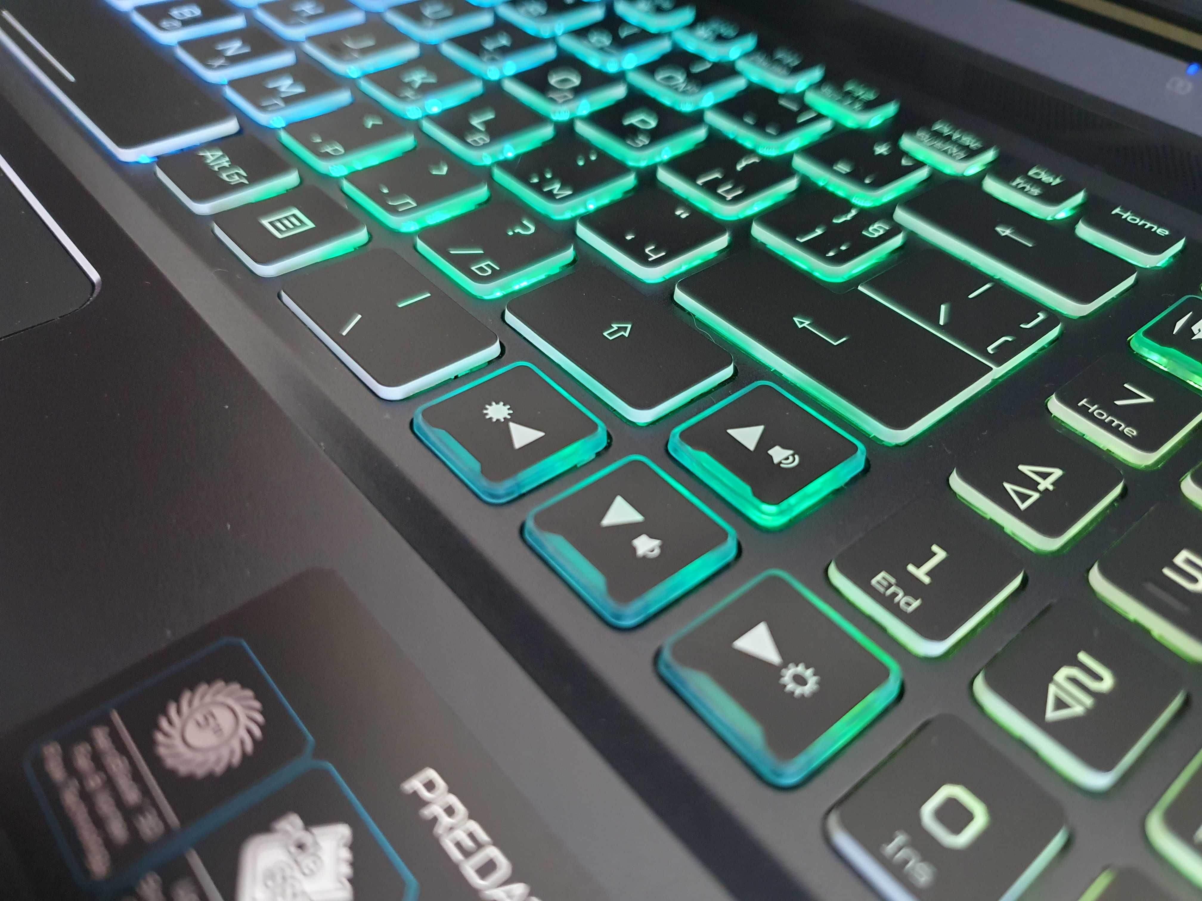 Продавам лаптоп UPGRADED Acer Predator Helios 300 PH317-55-957M, 17.3"