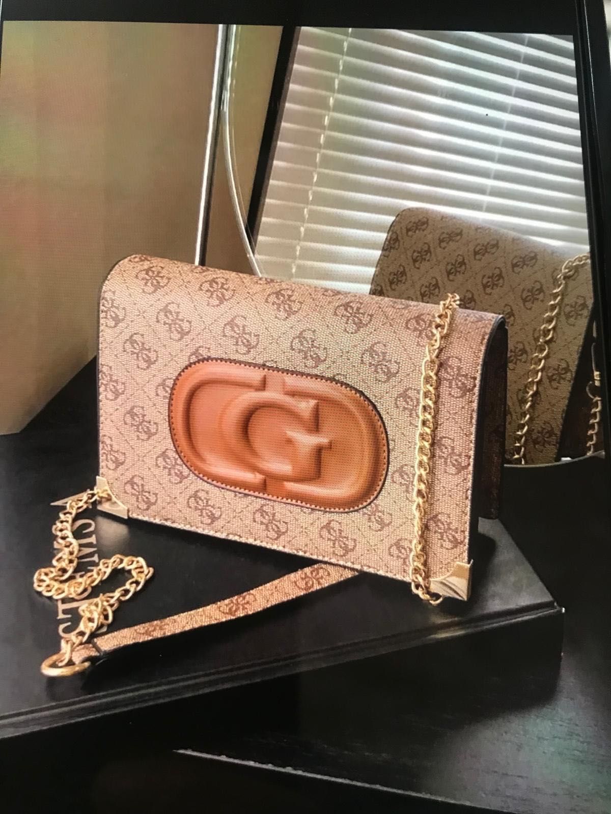 Чисто нова дамска чанта Guess