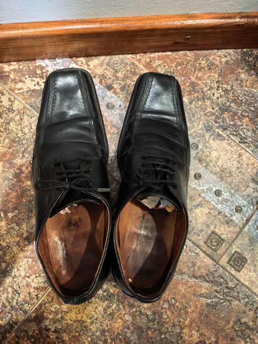 Подарявам черни кожени обувки 40 номер