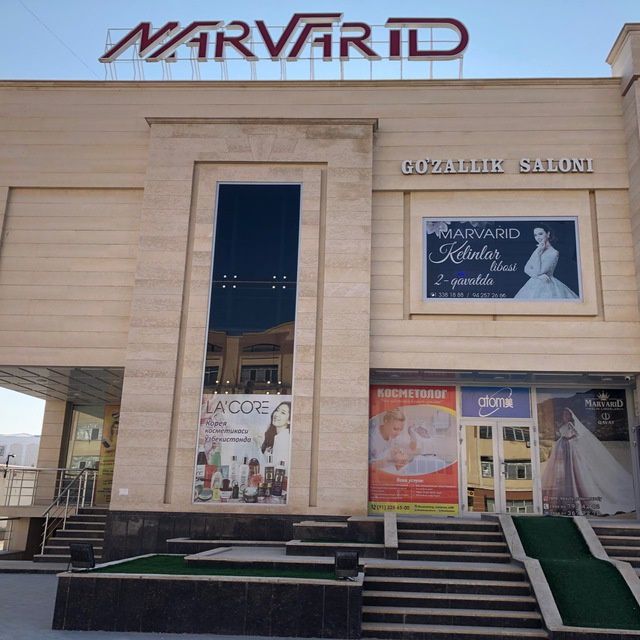 Навоий шахрининг марказида шинам оффис ва хоналар ижарага берилади.