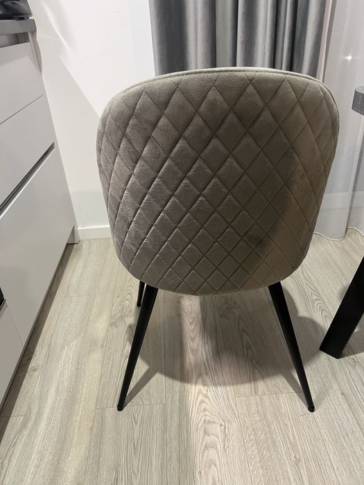 Set scaune dining gri, catifea, cu picioare metalice negre