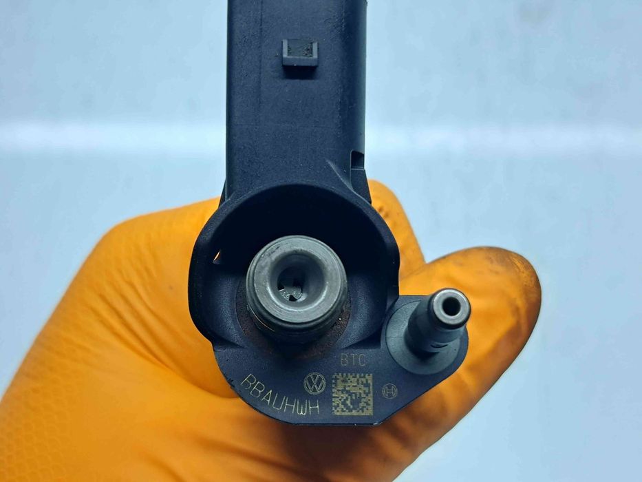 Injector Volkswagen Transporter 5 Facelift [Fabr 2004-2013] 03L130277C