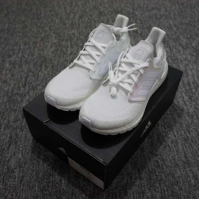 Оригинални маратонки * ADIDAS ULTRABOOST 20  Pearl  * EU42 ,43 1/3