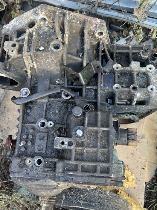 Продаеться каробка автомат гольф три 1996