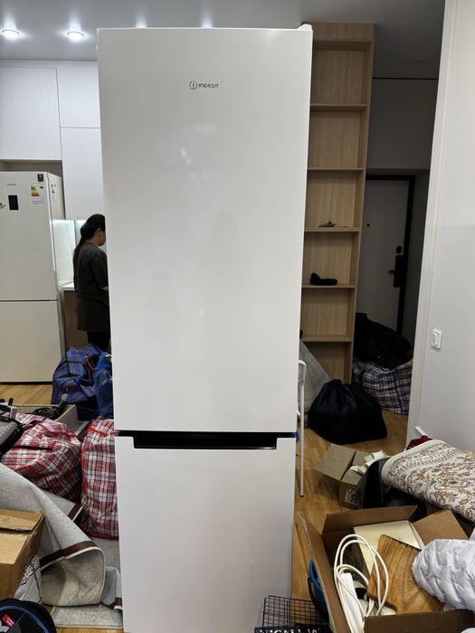 Холодильник indesit