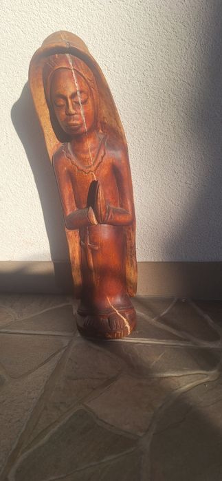 Statuie din lemn intreg scluptata manual.