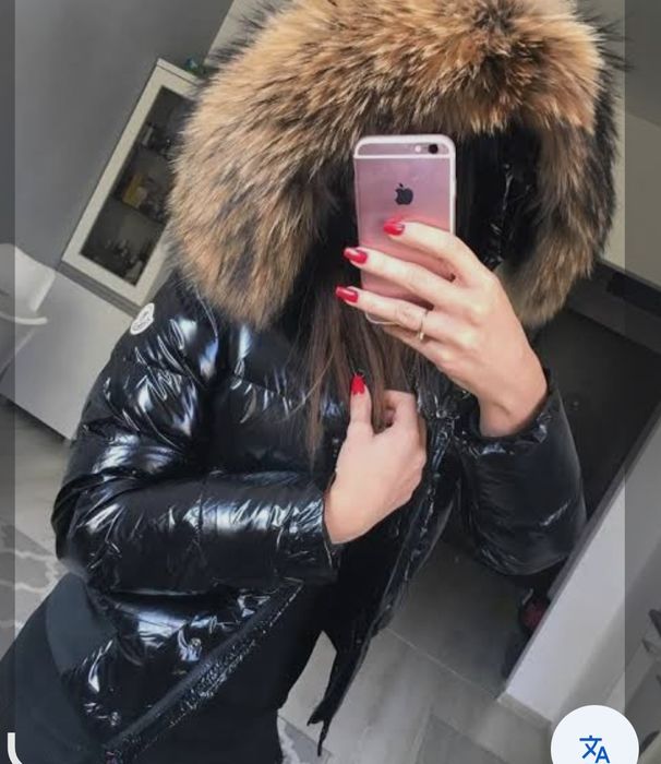 Geaca moncler de calitate cu blană detașabilă