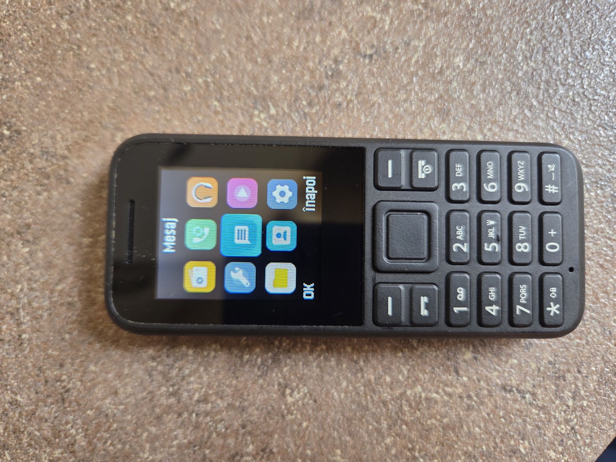 Telefon ieftin clasic cu butoane DualSim Orange Hapi 2,necodat.