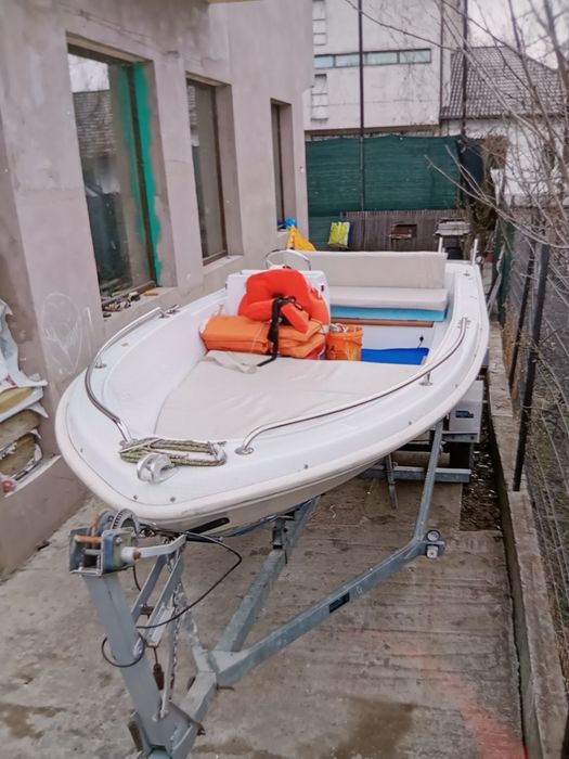 Vând barca pescuit sau agrement