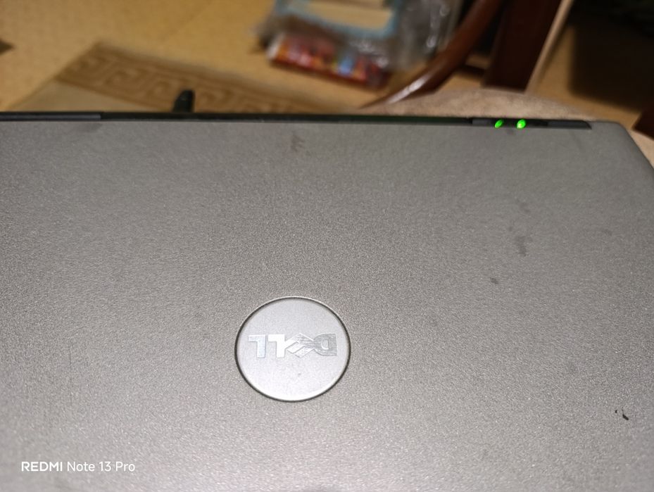 Лаптоп DELL, работи