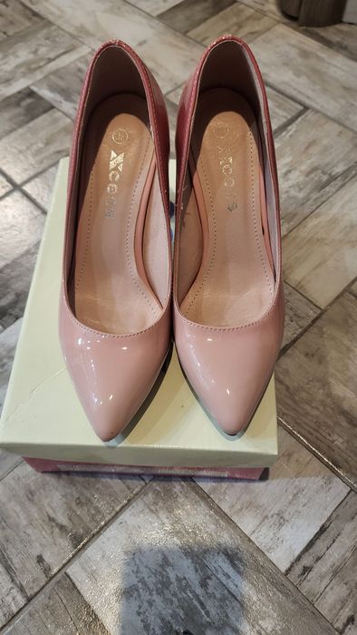 Дамски обувки на ток