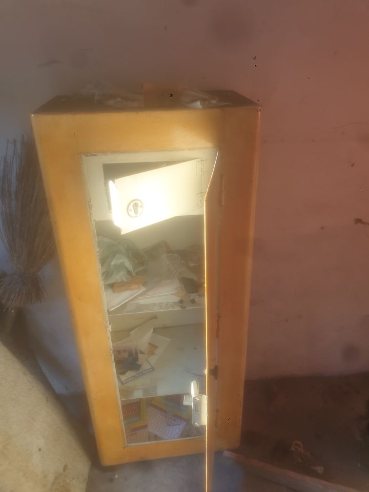 Продам Сейф советский.