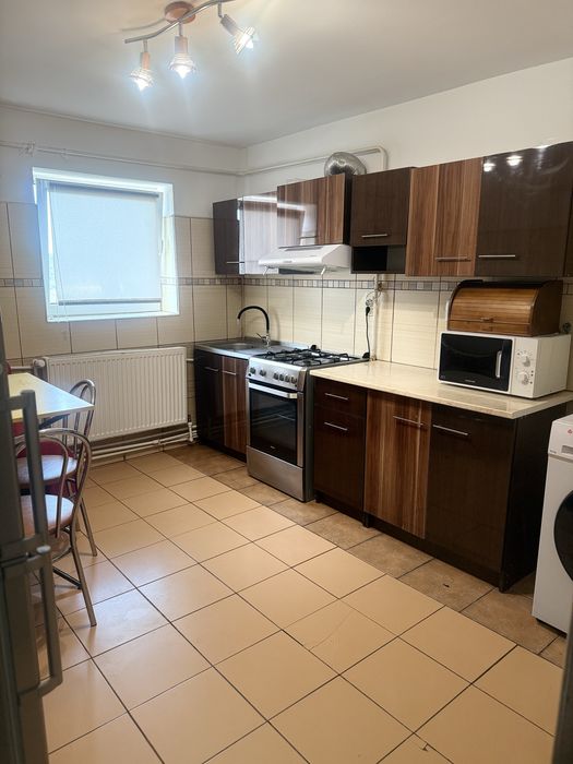 P.F Inchiriez apartament 3 camere Nicolina- Rondul Vechi
