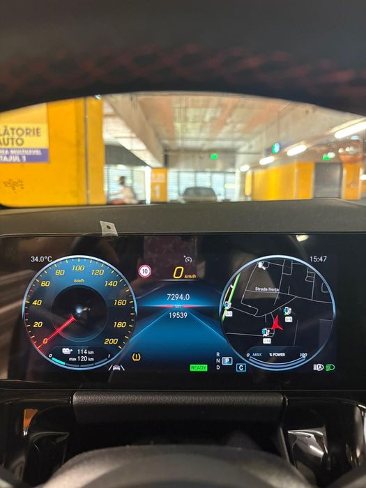 Mercedes Benz EQA superb