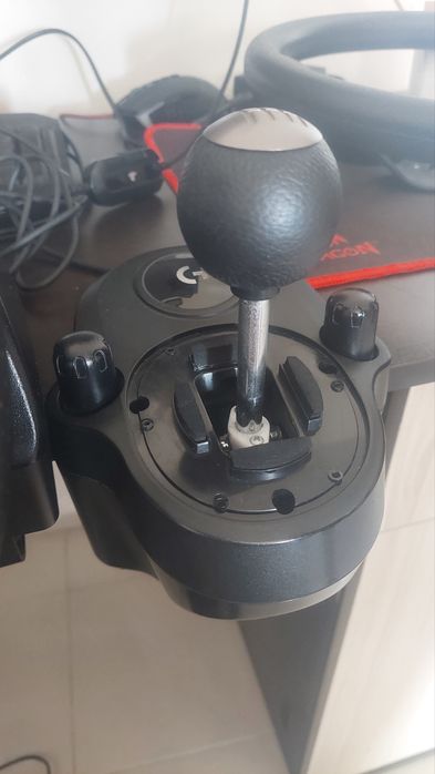 Волан logitech g29, със скоростен лост + допълнителен волан