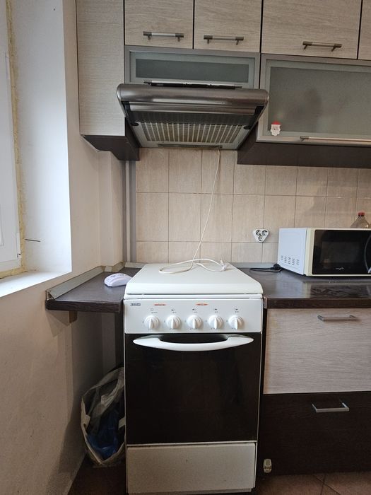 Hota + Cuptor Aragaz Zanussi – Perfect Funcționale – Renovare Bucătări