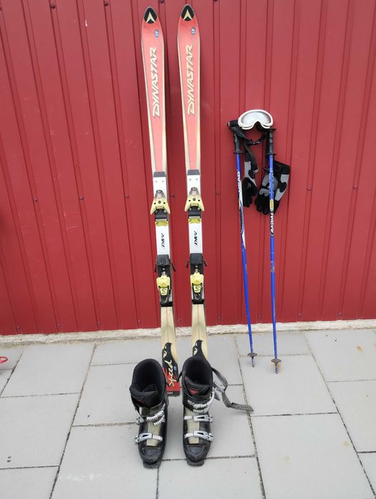 Vând schiuri folosite