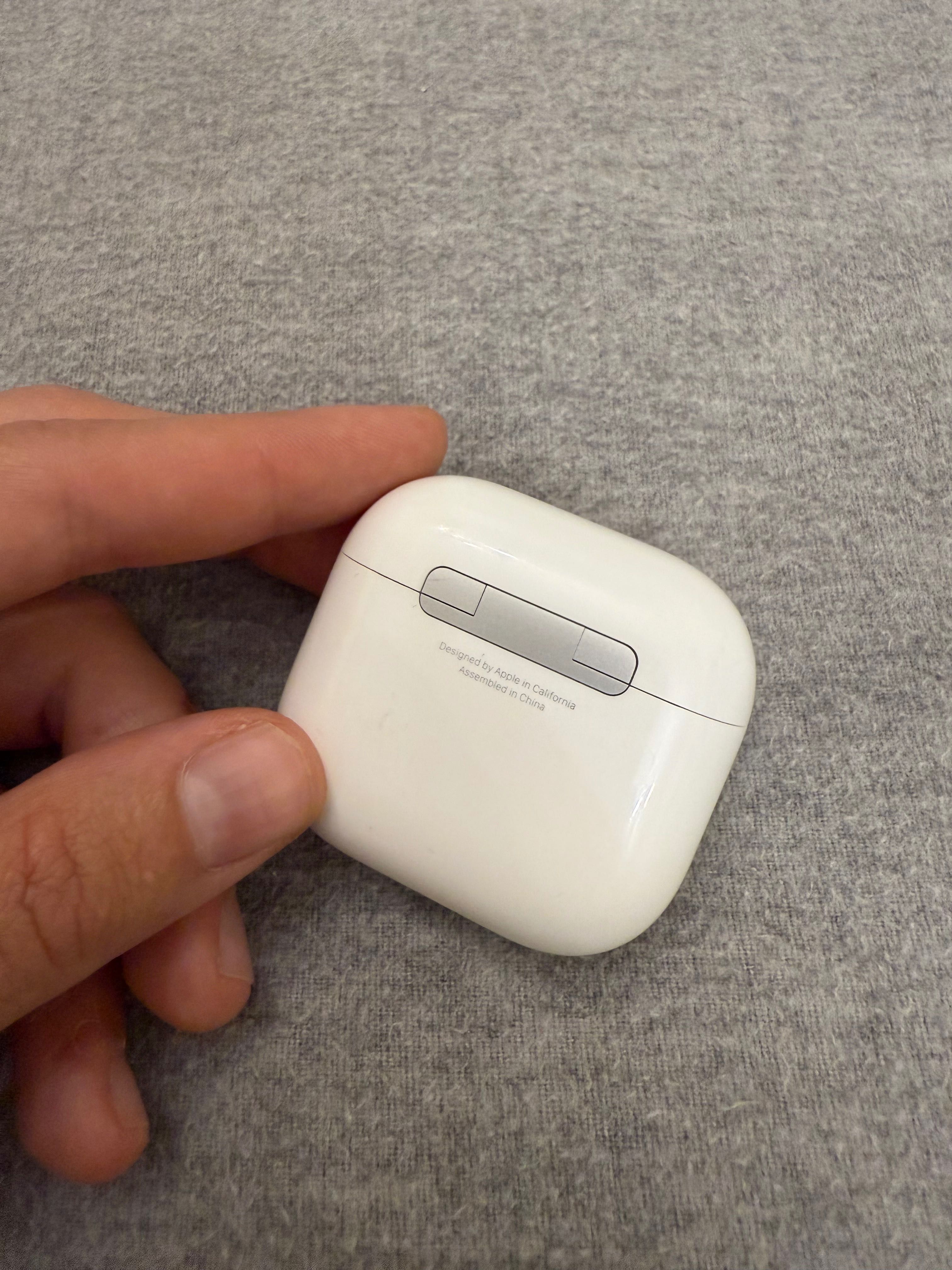 Кутийка за Слушалки AirPods 4th Generation (без ANC), Модел A3058