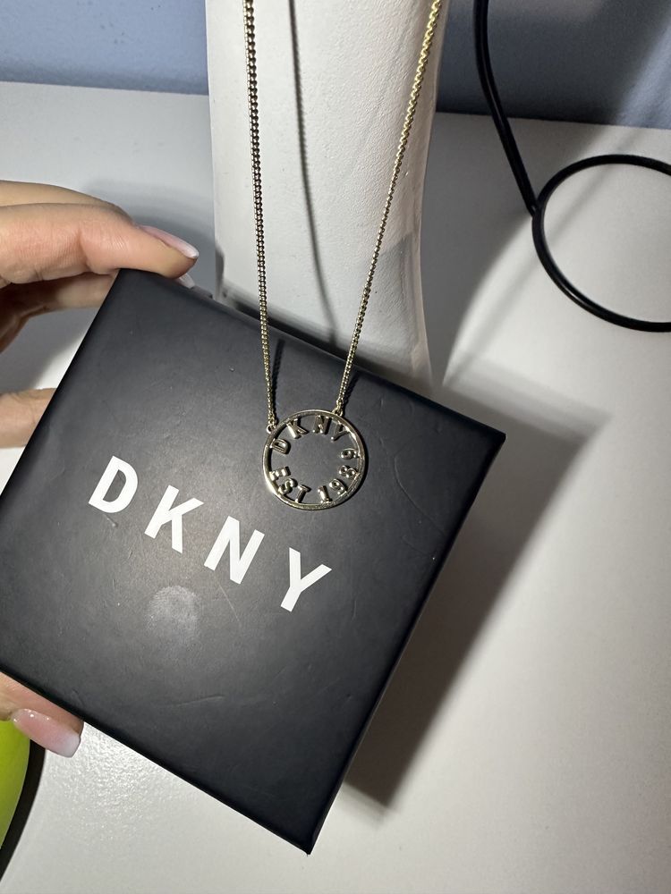 Ново дамско колие DKNY