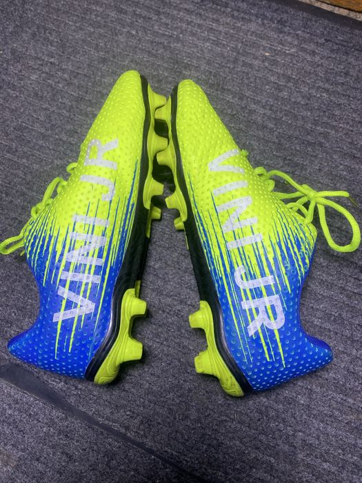 Продам бутсы футболные