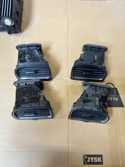 Grila bord stanga dreapta Audi A4 Golf 6 5 Passat B6 Octavia 2 Astra H