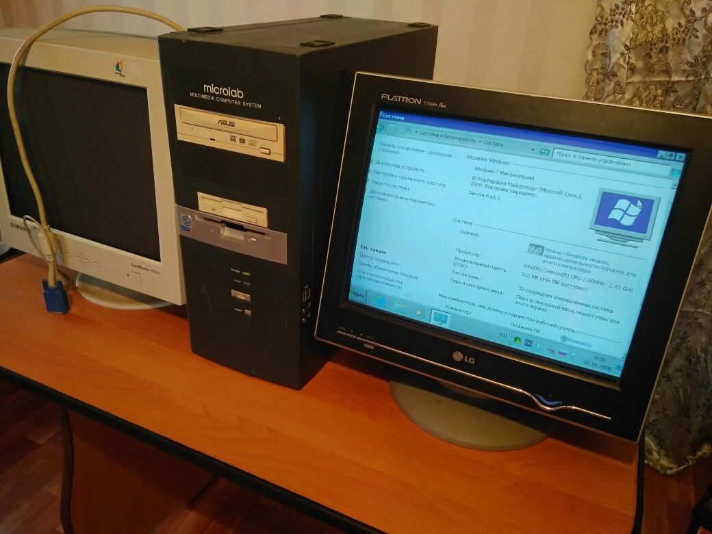Компьютер системный блок и два монитора