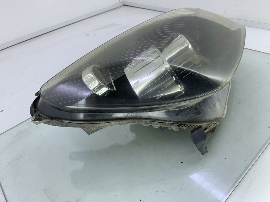 Dezmembrez Far dreapta de pe Opel Astra H 2004-2009