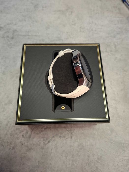 Смарт часовник HUAWEI WATCH 5 WHITE 42MM  Перфектен !!! Z-5425