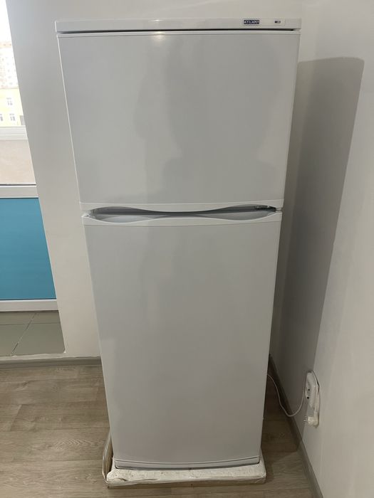 Продам холодильник Atlant.