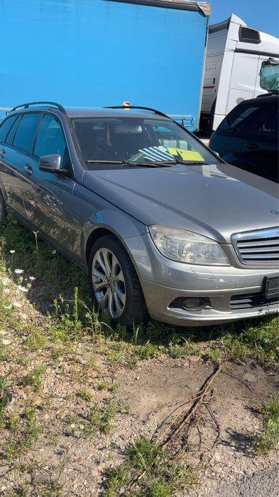 Vand/schimb mercedes c200 2010