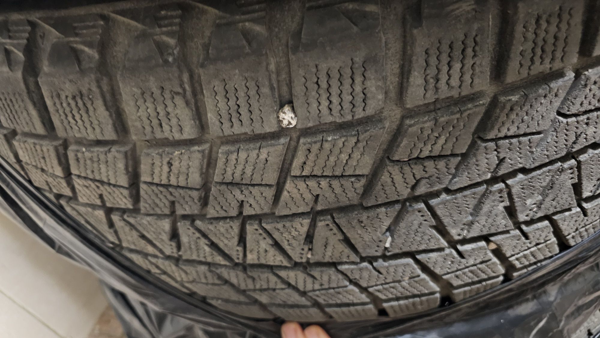 Bridgestone Blizzak DM-V1 275/50R22