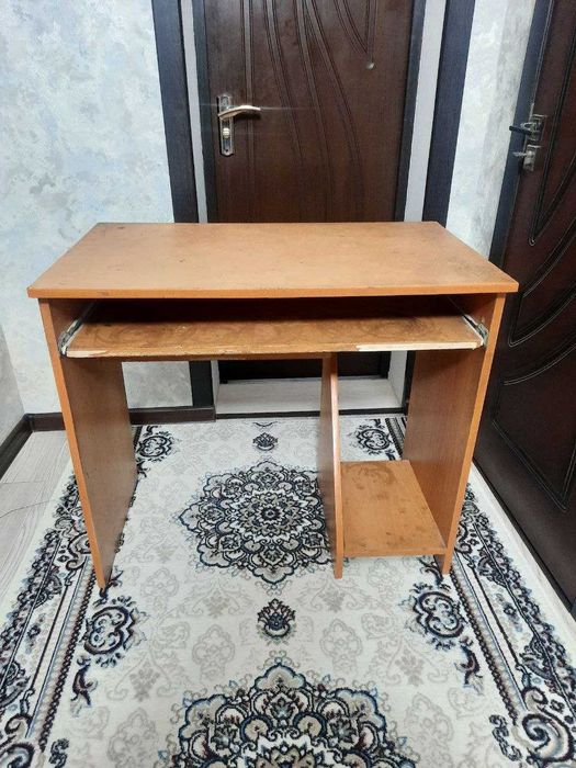Продам письменный компьютерный стол.