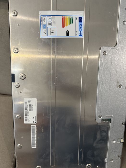 Ecran monitor dell u2720q 4k, functional dar crapat