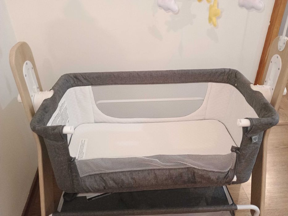 Бебешко легло next to me