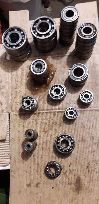 Vand rulmenti tipurile si seriile descrise in anunt.