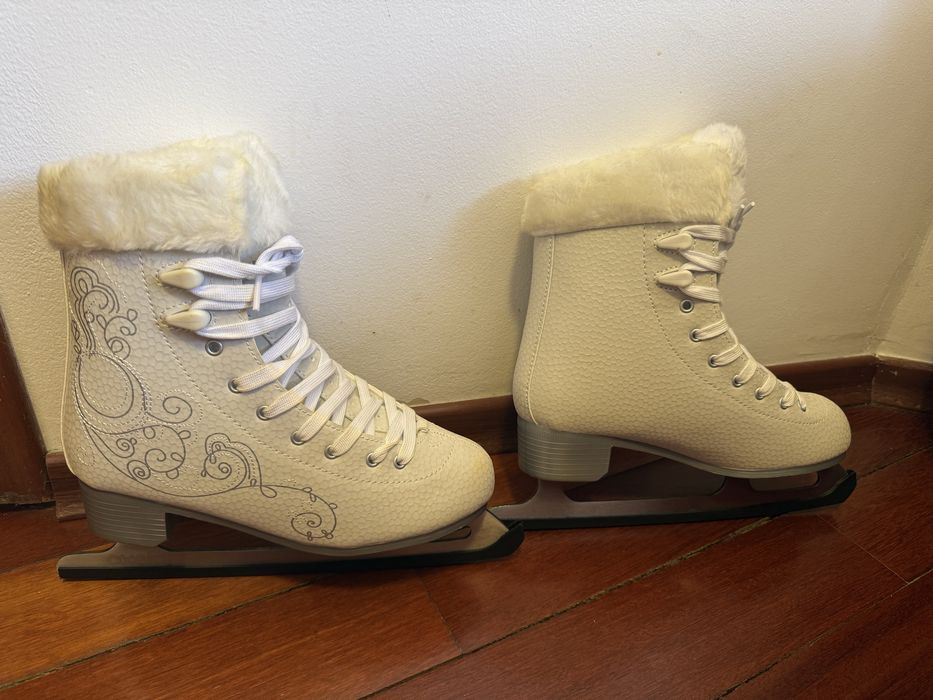 Patine dama albe cu blanita si model nr 39