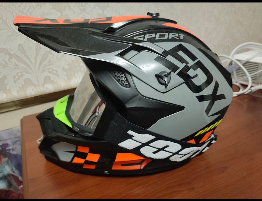 шлем с очками защитный