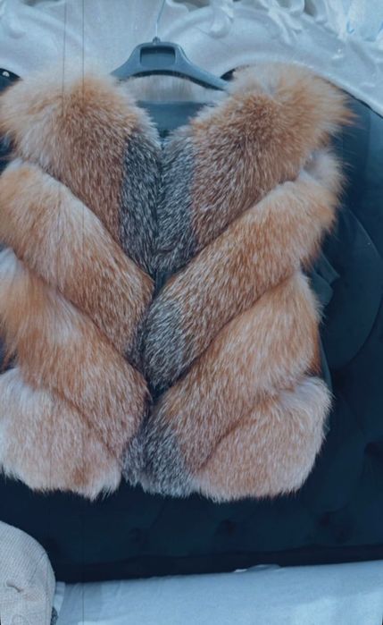 Vand haina din blana de vulpe